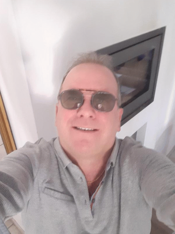 Eric 56 ans Decazeville