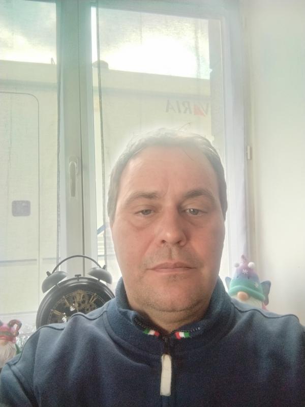 ronan 48 ans Landerneau