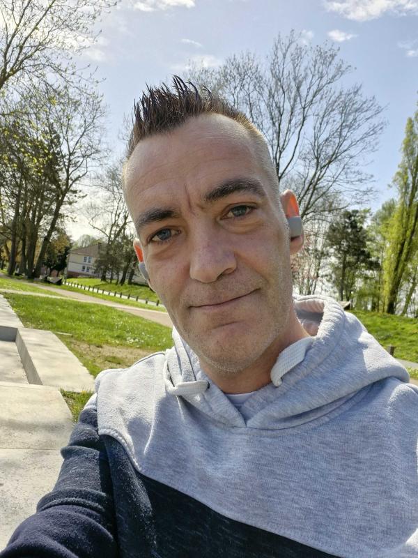 Fred  49 ans Courrières