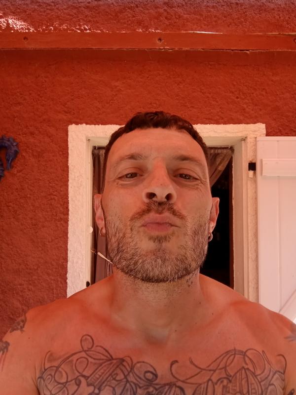 Tony 38 ans Perpignan