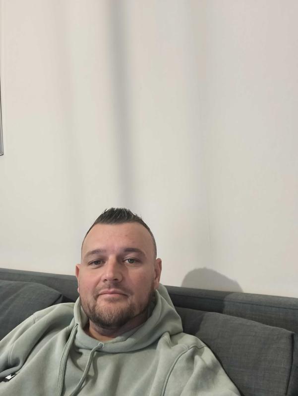 Nico 39 ans Écourt Saint Quentin