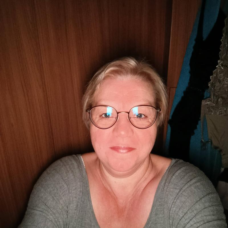 laura 57 ans Saint Malo