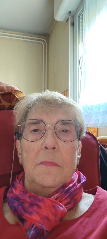 Justine  70 ans Besançon