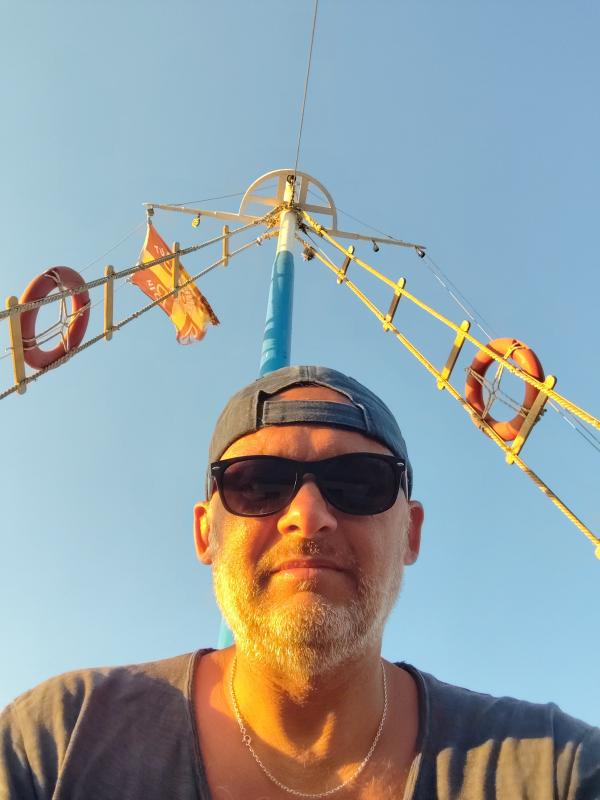 Requin  54 ans Vienne en Val