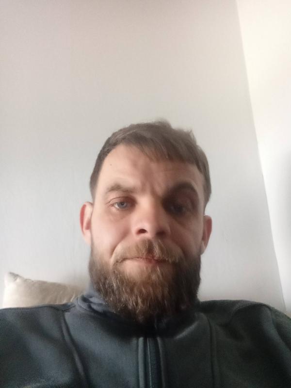 Johnny 36 ans Montereau faut Yonne