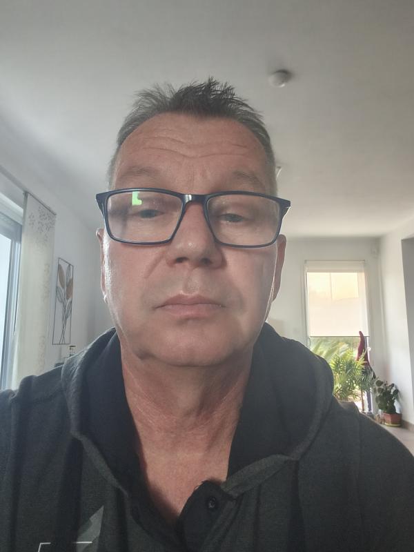 Stéphane  59 ans Hennebont
