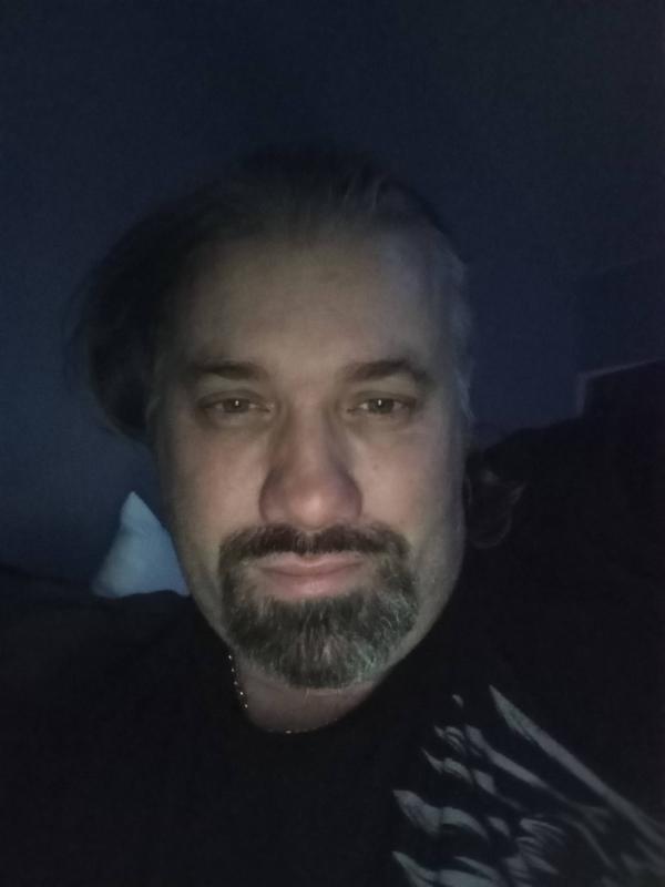 fred 46 ans Garéoult