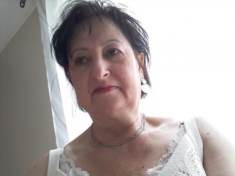 Isabelle  61 ans Laval