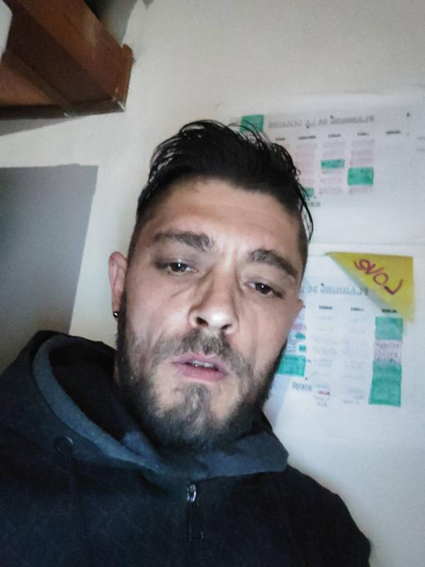 Anthony 39 ans Montrigaud