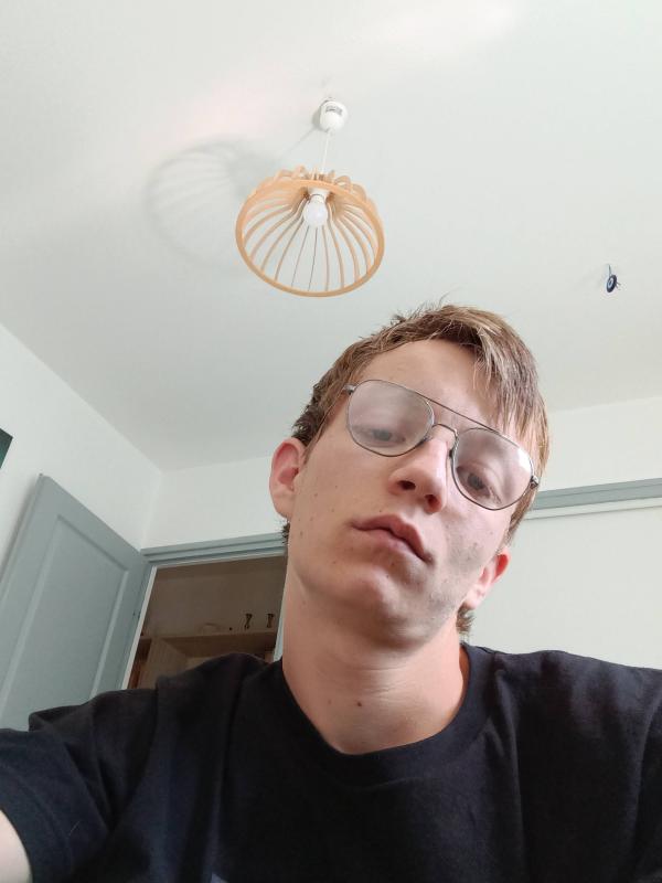 steve 21 ans Saint Laurent de la Salanque