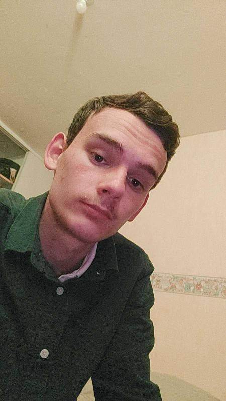 Enzo 19 ans Tracy sur Loire