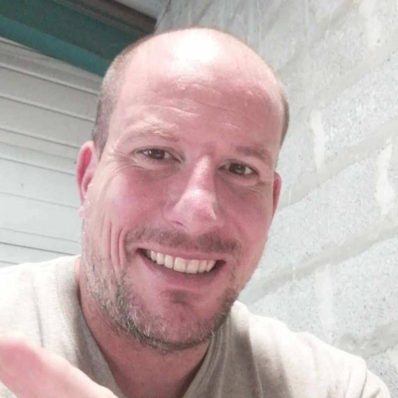 Adrien 43 ans Notre Dame de Vaux