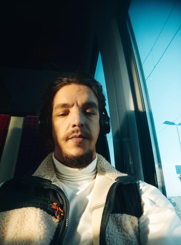 Simo 40 ans paris 16eme arrondissement