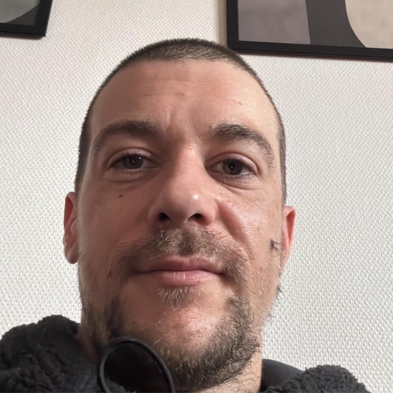 tony 32 ans paris 15eme arrondissement
