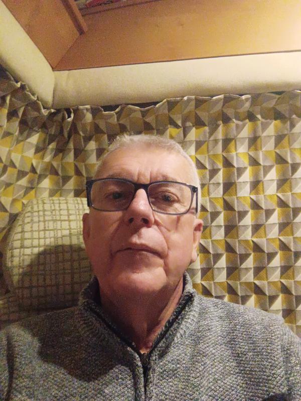 Michel  68 ans Loches
