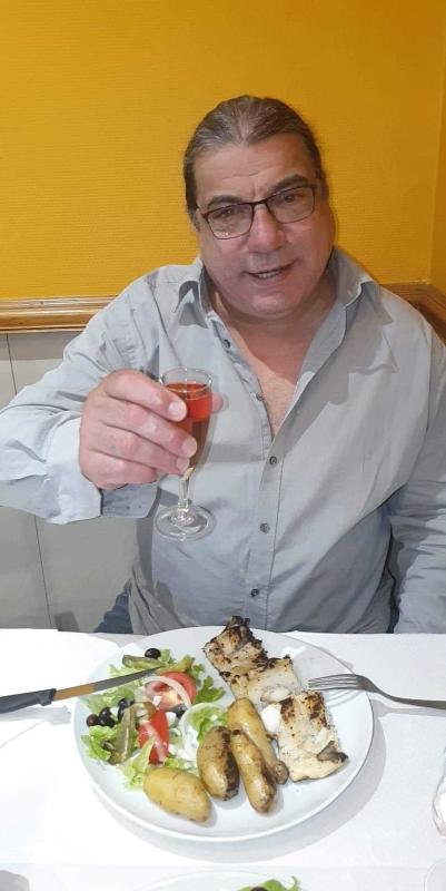 Carlos  60 ans paris 19eme arrondissement