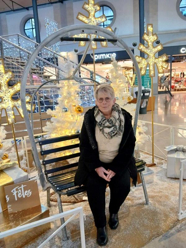 Nicole 64 ans Montmarault