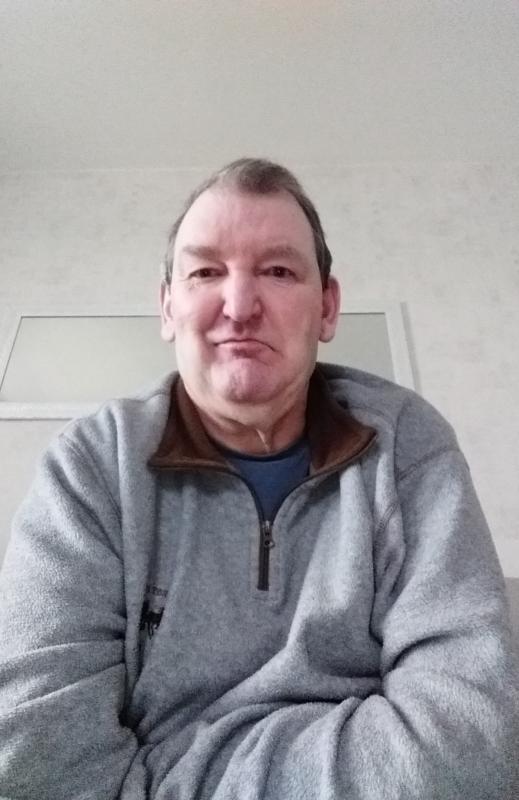 Yannick  64 ans Saumur