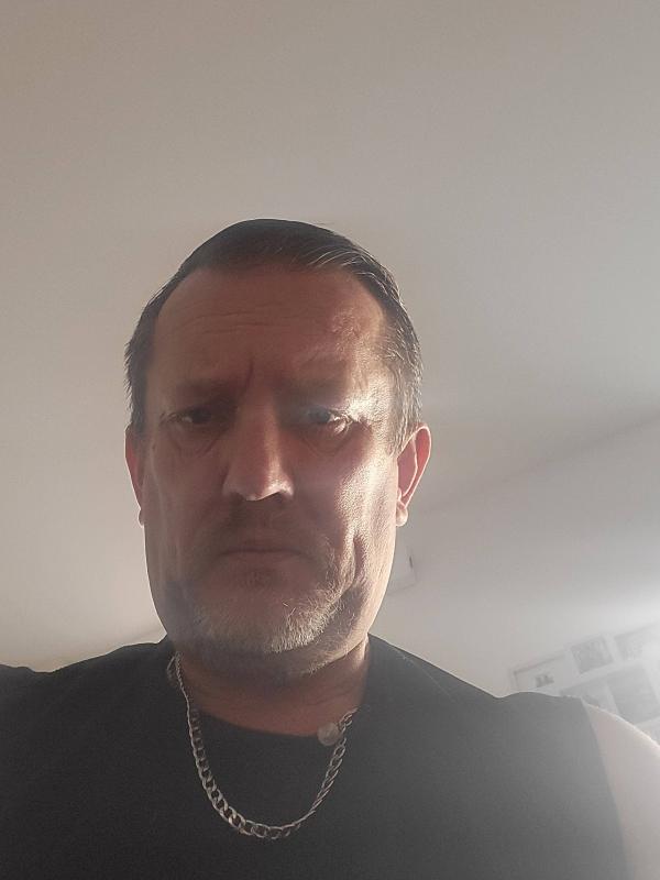 Johan 48 ans Varennes sur Allier