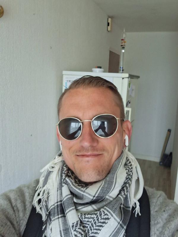 Brendy 37 ans Langueux