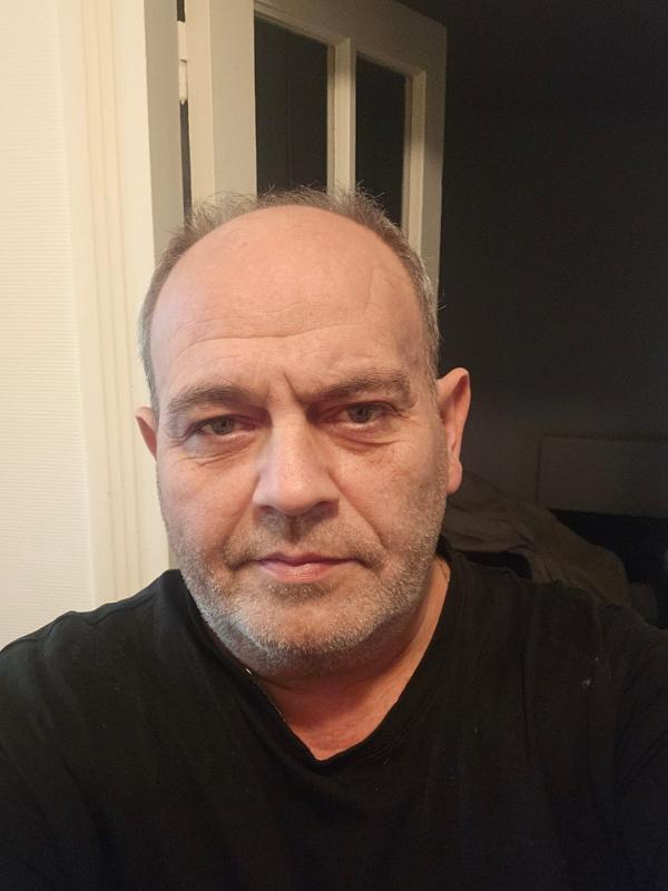 Francis 52 ans Évry