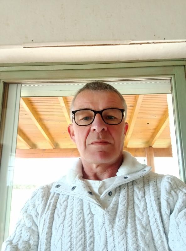 Alain  61 ans Tullins