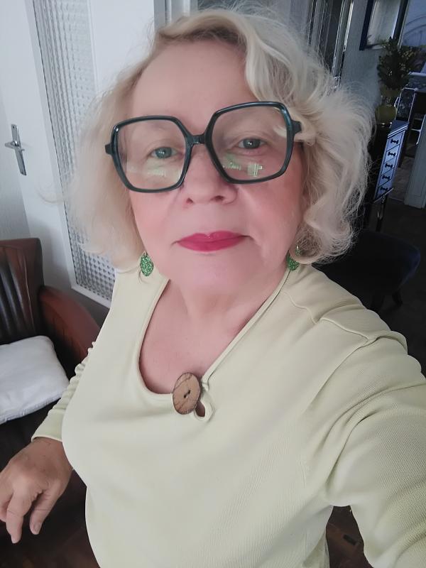 Shirley 79 ans Reims