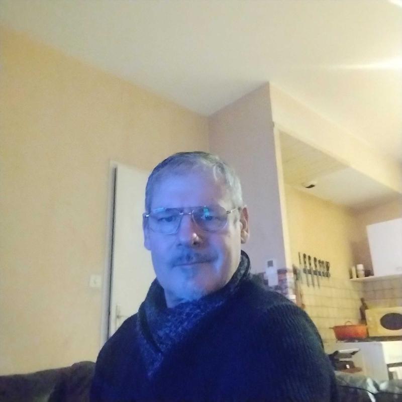 Cyril 57 ans Chaumont