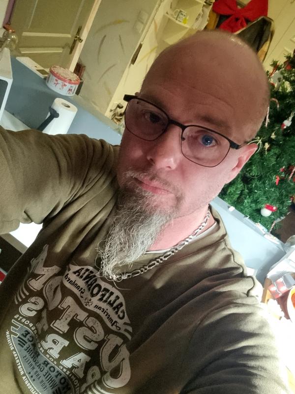 cyril 46 ans Aulnois sous Vertuzey