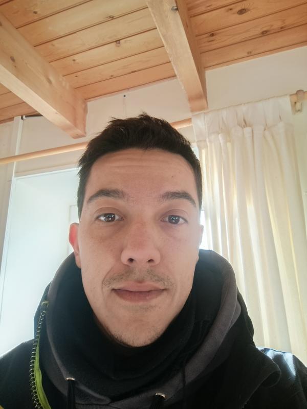 Jonathan  32 ans Morlaix