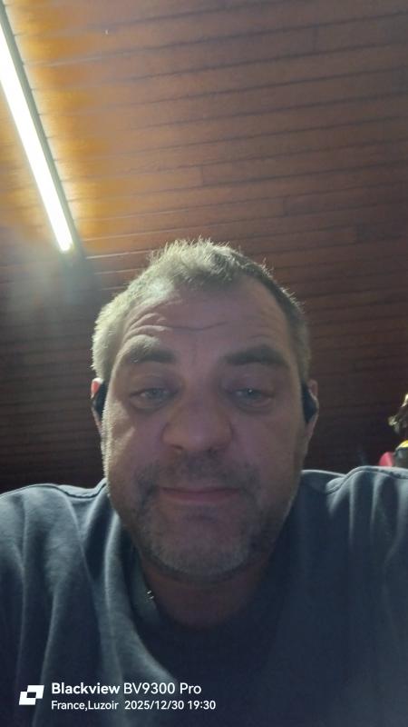 Cédric 44 ans Luzoir