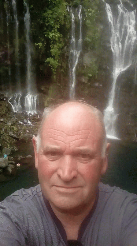 yves  69 ans Frossay