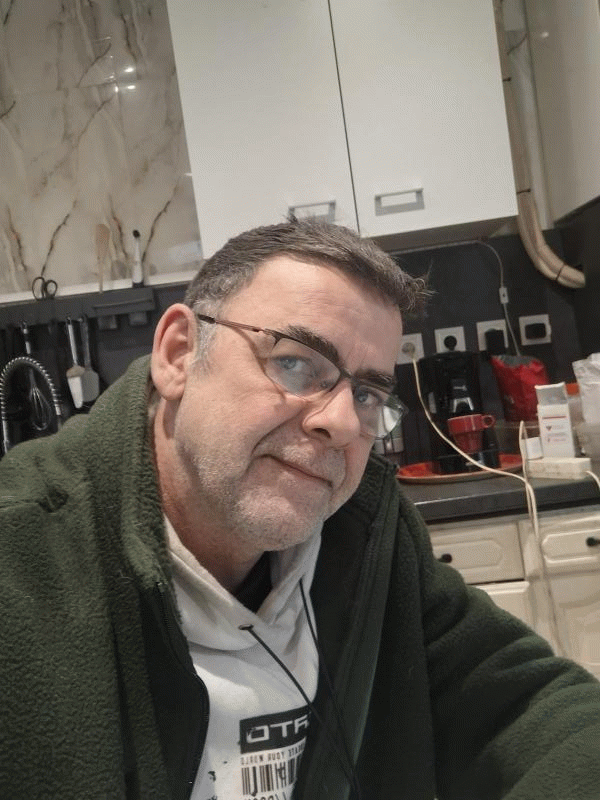 Dany 52 ans Hautmont