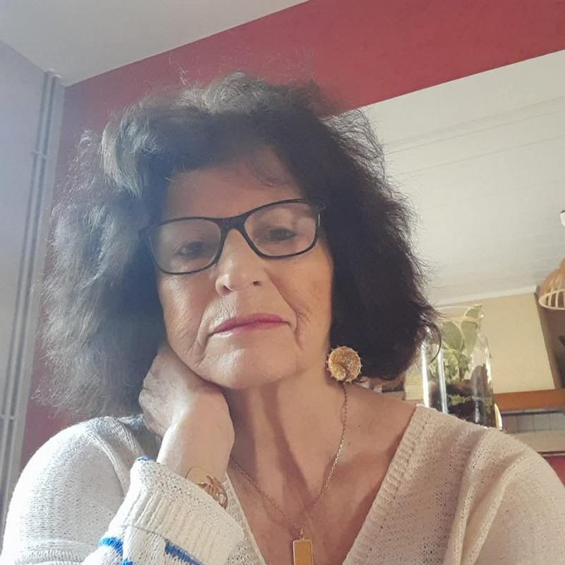 Esmeralda  73 ans Le Mans