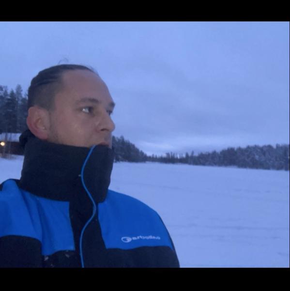 Alex 38 ans Saint Chamas