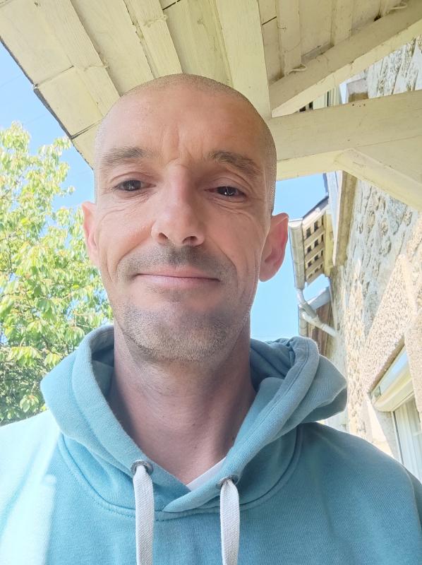 Aymeric  45 ans Léhon