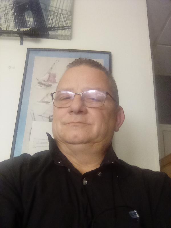 David  52 ans Le Mans