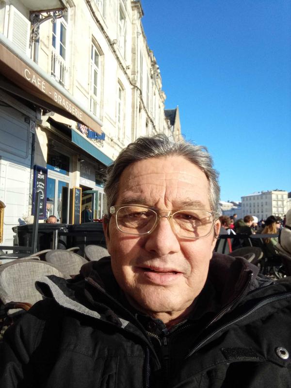 Emmanuel  57 ans Saint Jean de la Ruelle