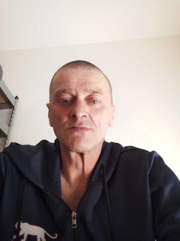 Eric 54 ans Saint Pantaléon de Larche