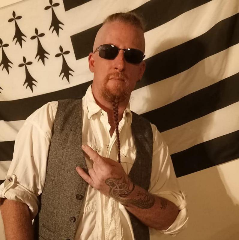 Mika 47 ans Menomblet