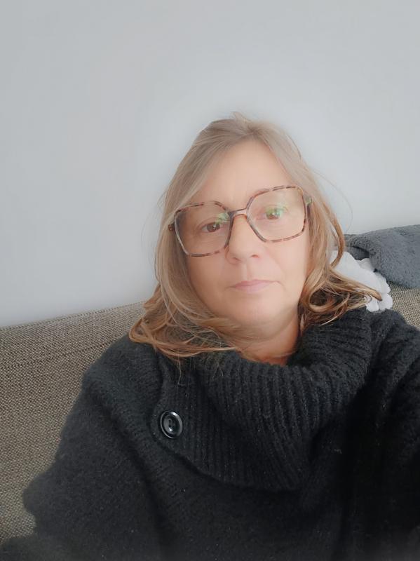 Delphine  56 ans Romegoux