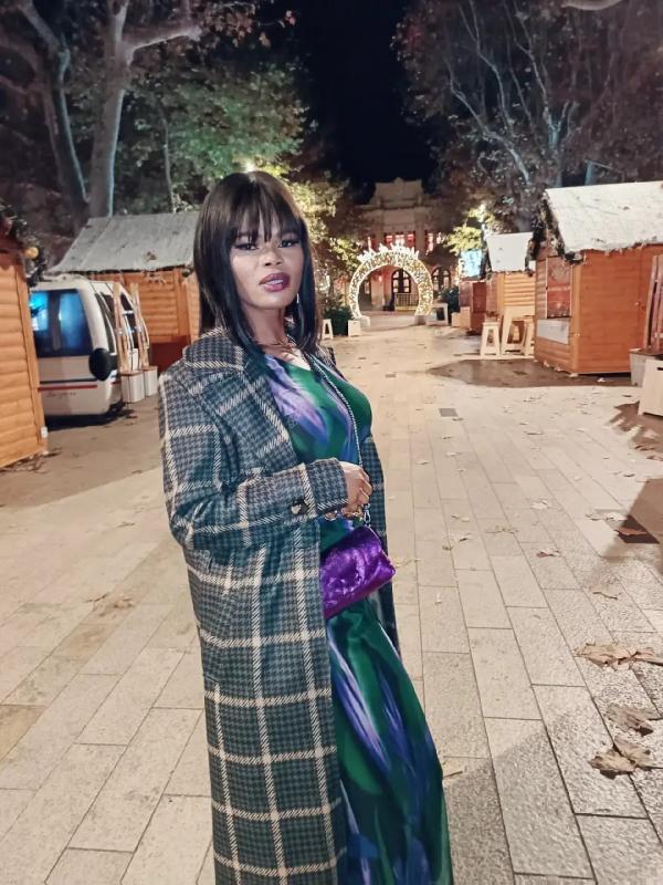 Carla  39 ans Béziers