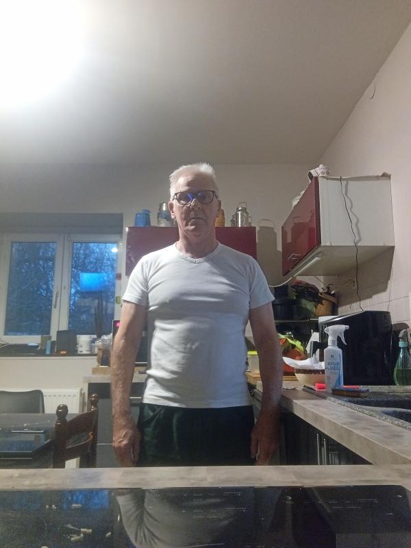 Eric  69 ans Champnétery