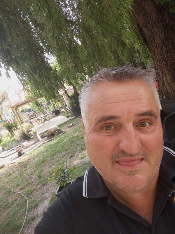 Stéphane 52 ans Camaret sur Aigues