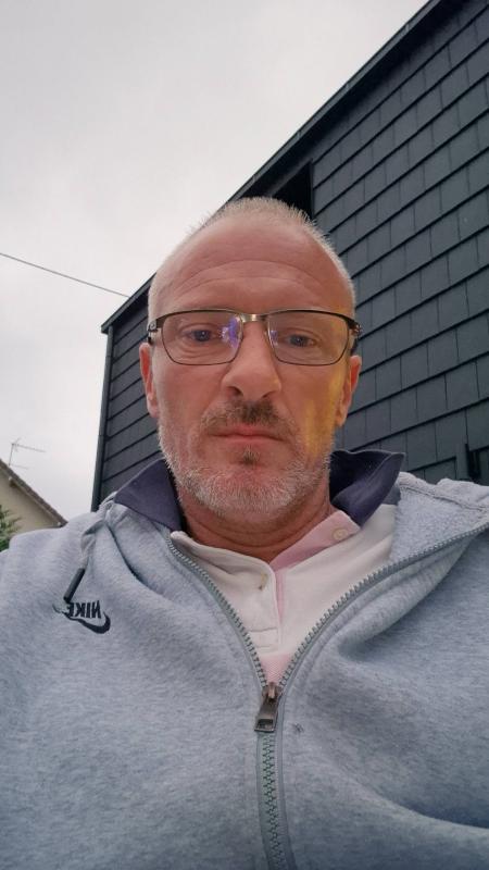 Sebastien 47 ans Le Mesnil Esnard