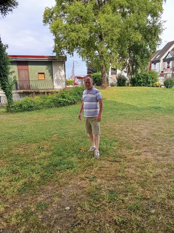 Petit mec  63 ans Reims