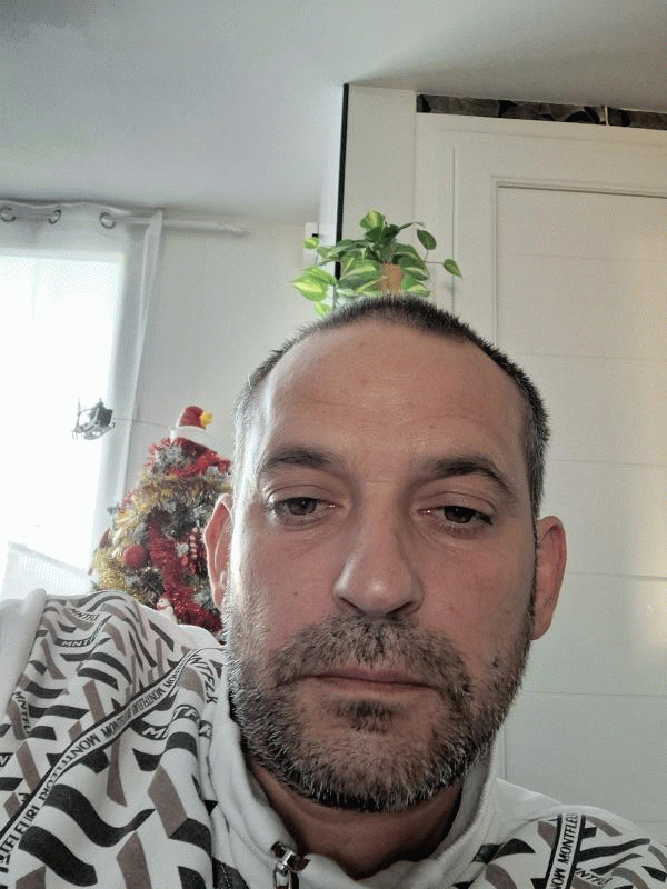 Yann 46 ans Saint Joachim
