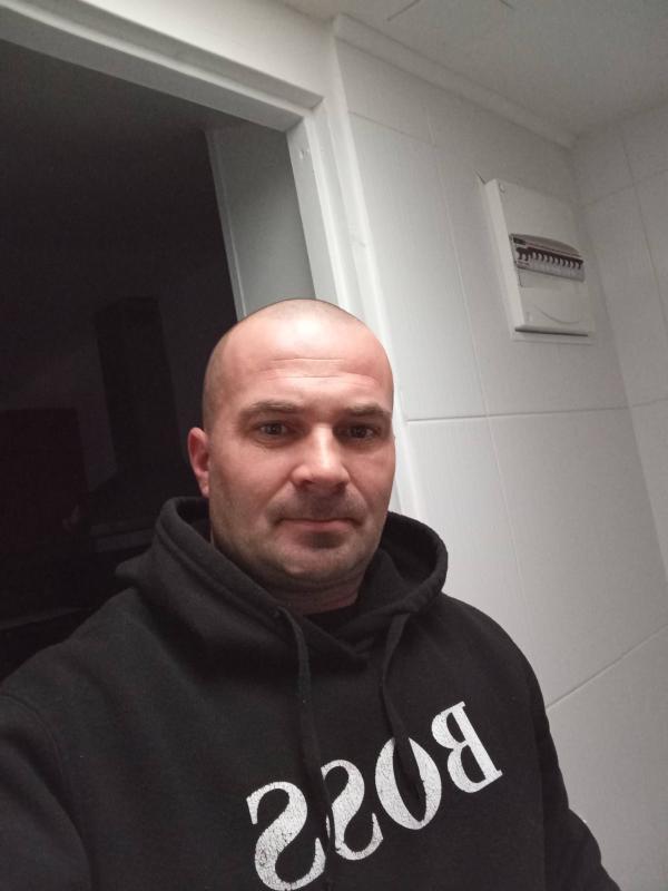 Kevin 41 ans Roquebrune sur Argens