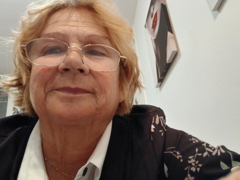 Petite fleur 71 ans Esnandes
