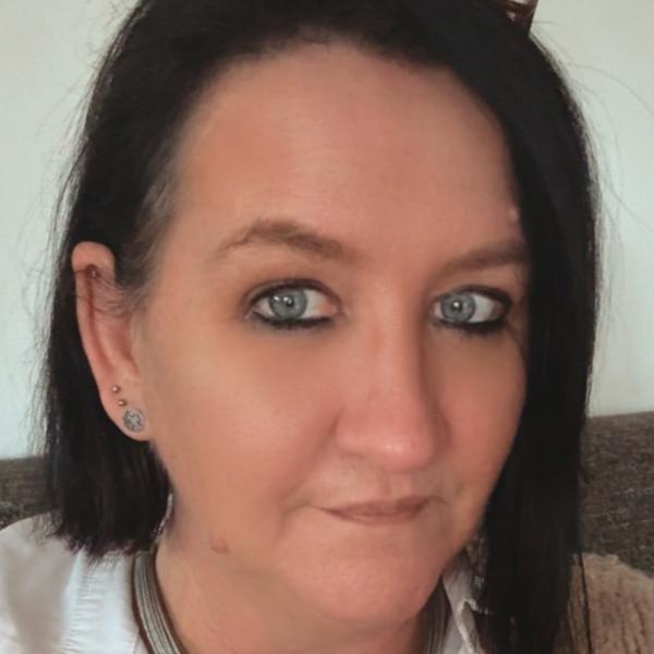 karine 57 ans Petite Synthe